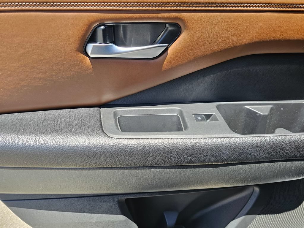 Used 2022 Nissan Pathfinder Platinum w/ Cargo Package FWD image 18