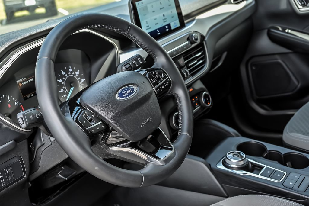 Certified 2022 Ford Escape SE w/ Cold Weather Package AWD/4WD image 18
