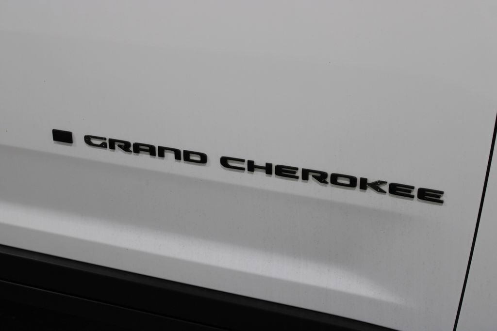 Used 2024 Jeep Grand Cherokee Altitude AWD/4WD image 13