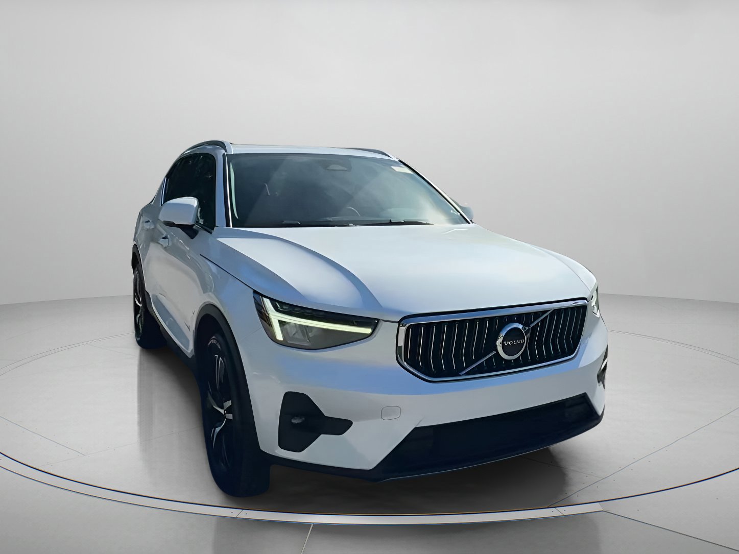 Used 2023 Volvo XC40 B5 Plus image 28