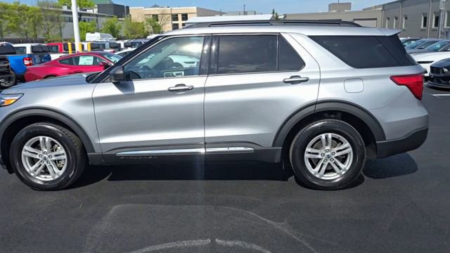 Certified 2023 Ford Explorer XLT w/ Equipment Group 202A AWD/4WD image 3