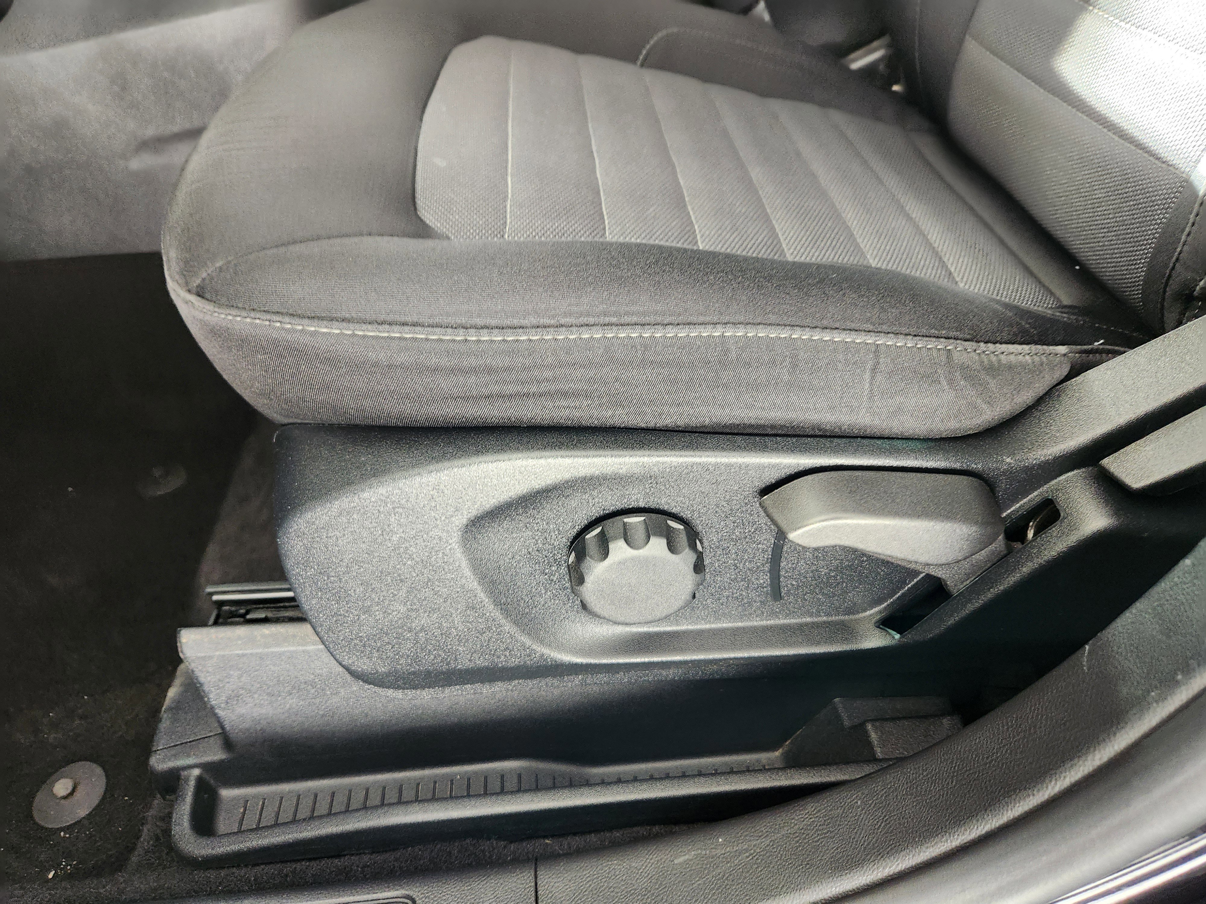 Certified 2021 Ford Edge SE image 12