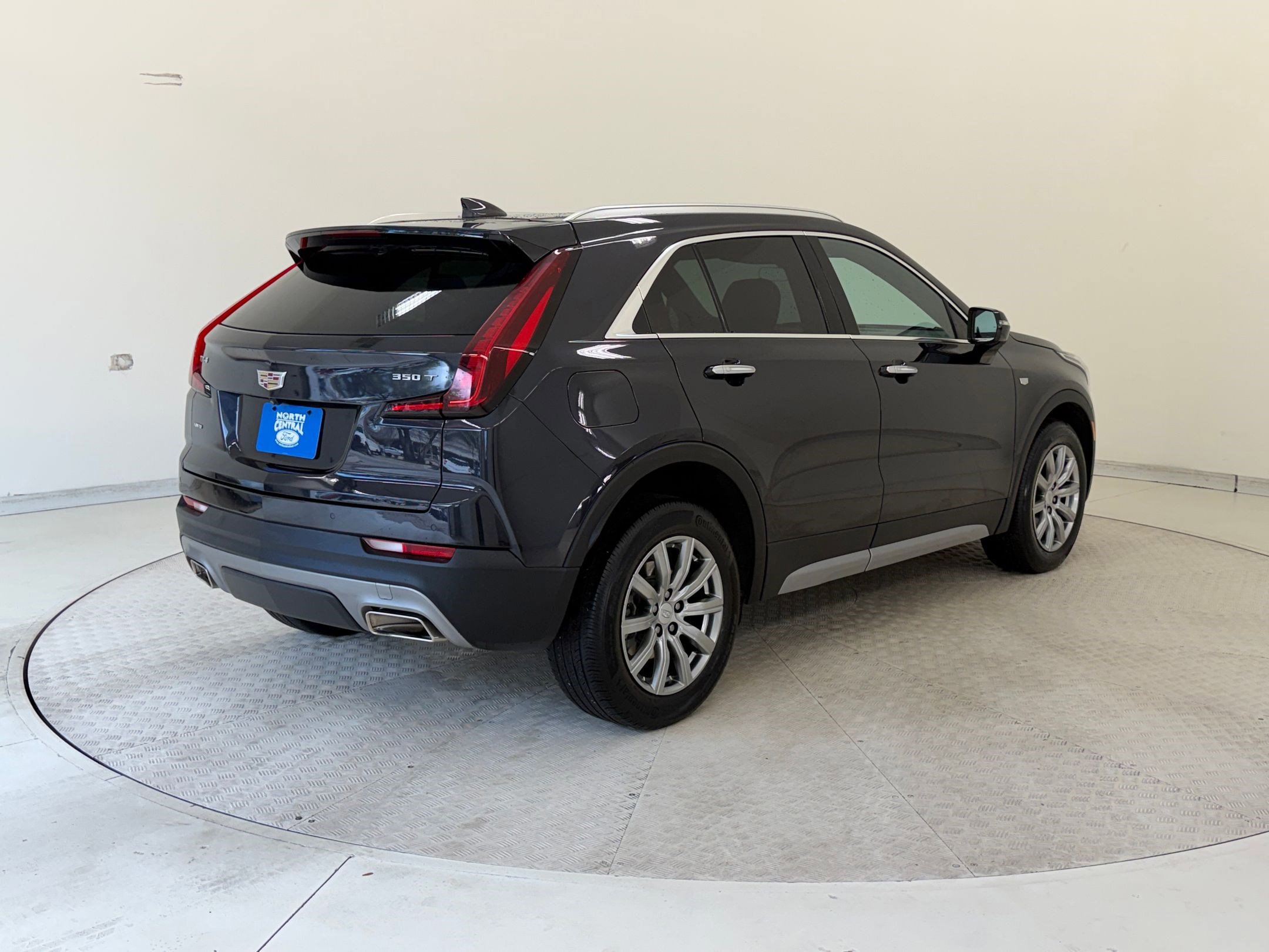 Used 2023 Cadillac XT4 Premium Luxury image 5
