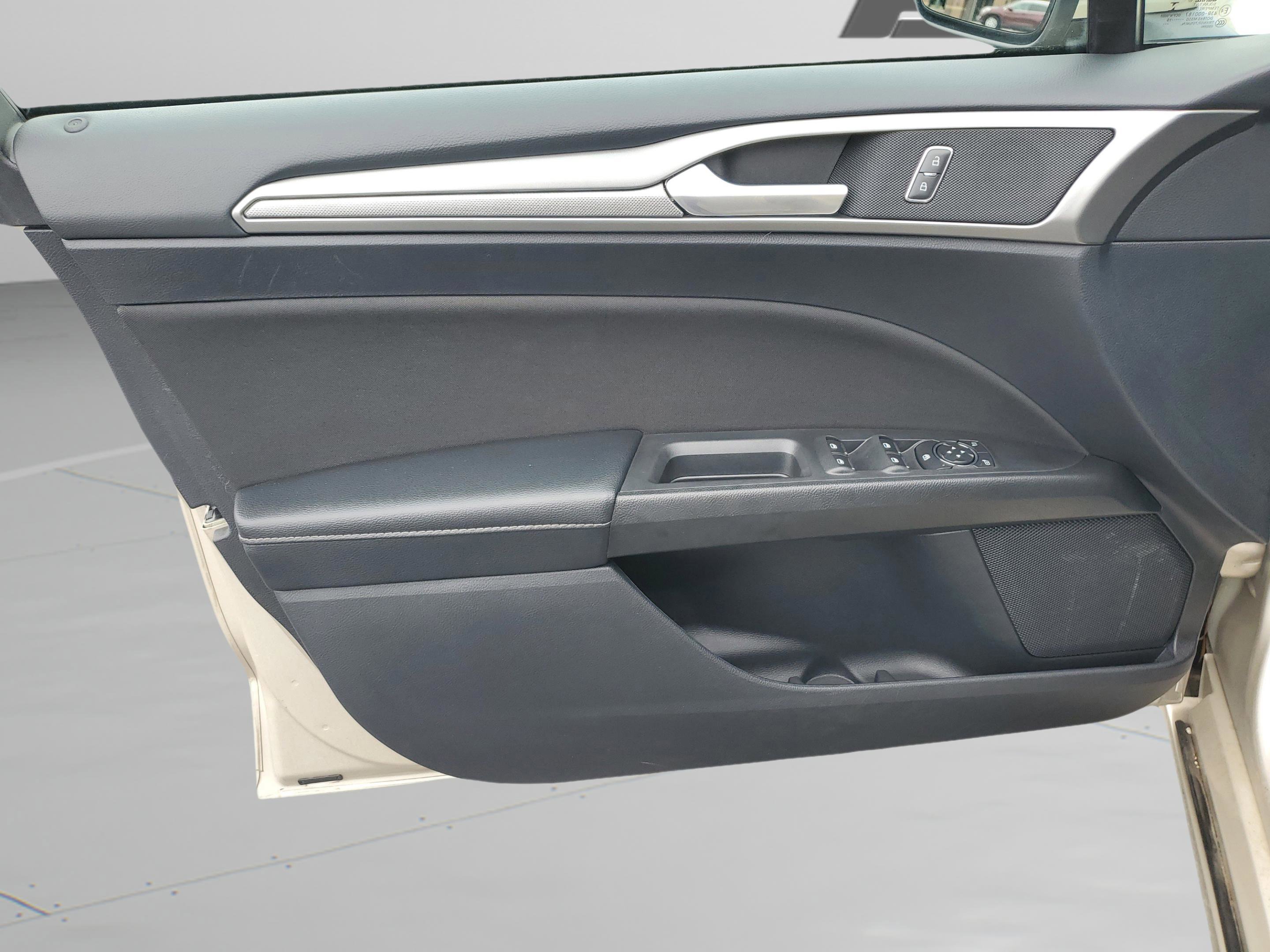 Certified 2019 Ford Fusion SE FWD image 14