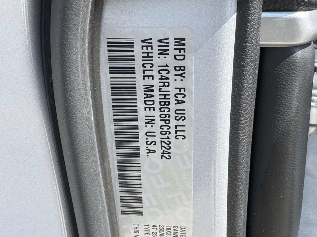 Used 2023 Jeep Grand Cherokee Limited AWD/4WD image 29