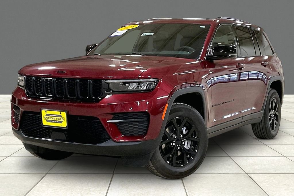 Used 2025 Jeep Grand Cherokee Altitude AWD/4WD image 2