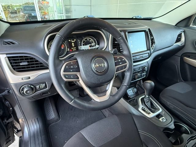 Used 2017 Jeep Cherokee Latitude w/ Safety/Convenience Group FWD image 11