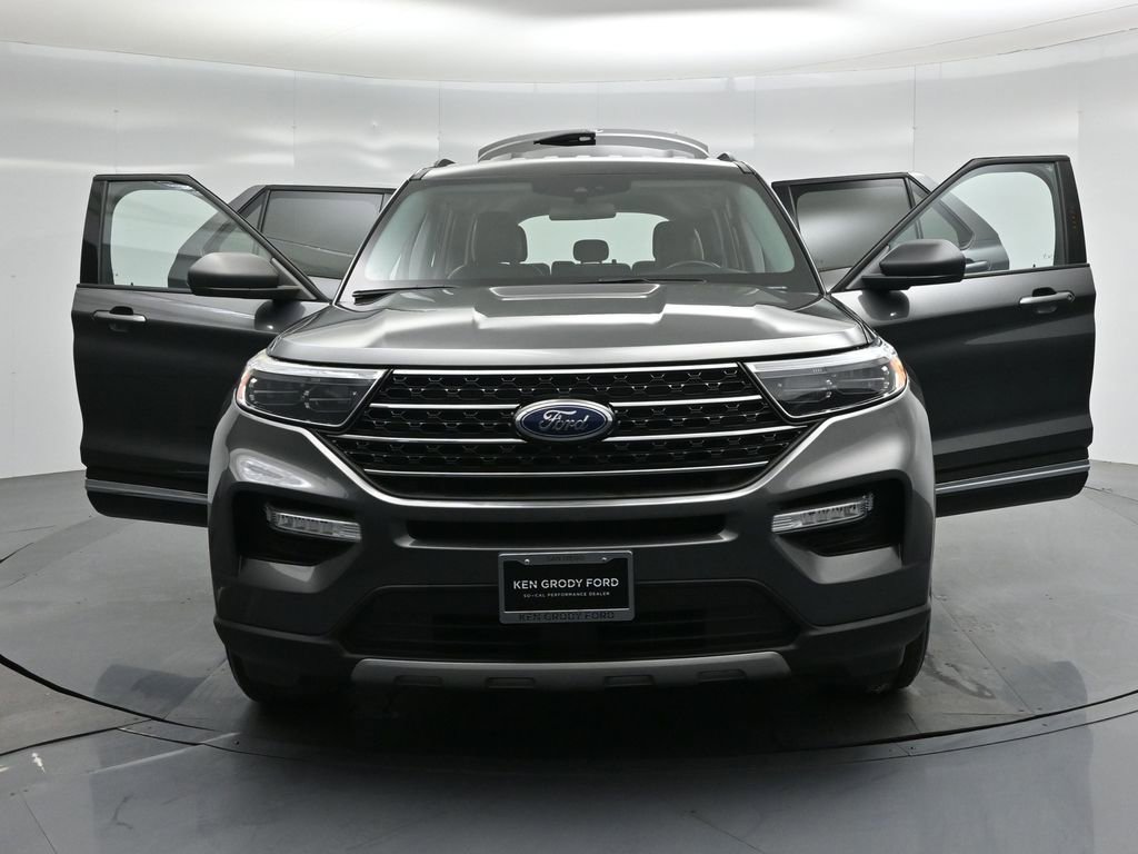 Certified 2020 Ford Explorer XLT w/ Equipment Group 202A image 33