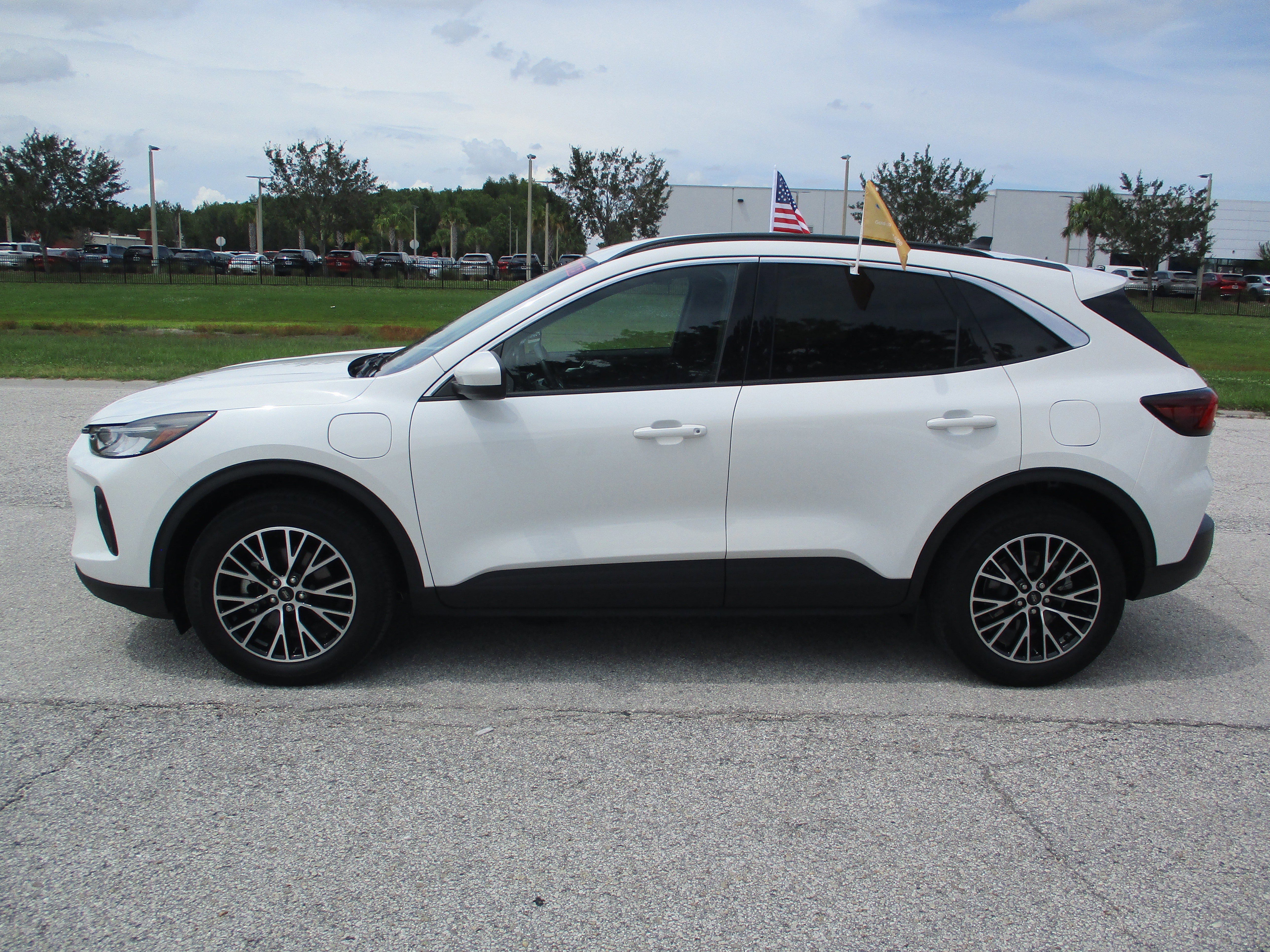 Certified 2023 Ford Escape SE image 2