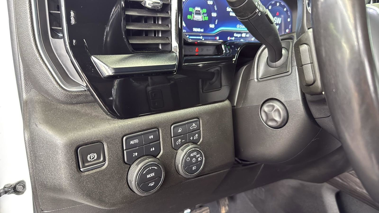 Used 2023 Chevrolet Silverado 1500 LTZ image 18