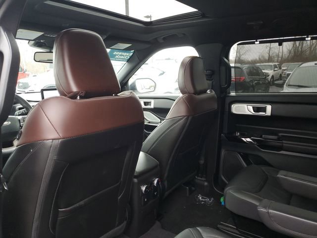 Certified 2023 Ford Explorer Platinum w/ Technology Package image 31