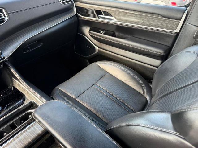 Used 2024 Jeep Wagoneer L Series II w/ Flexible Seating Group AWD/4WD image 20