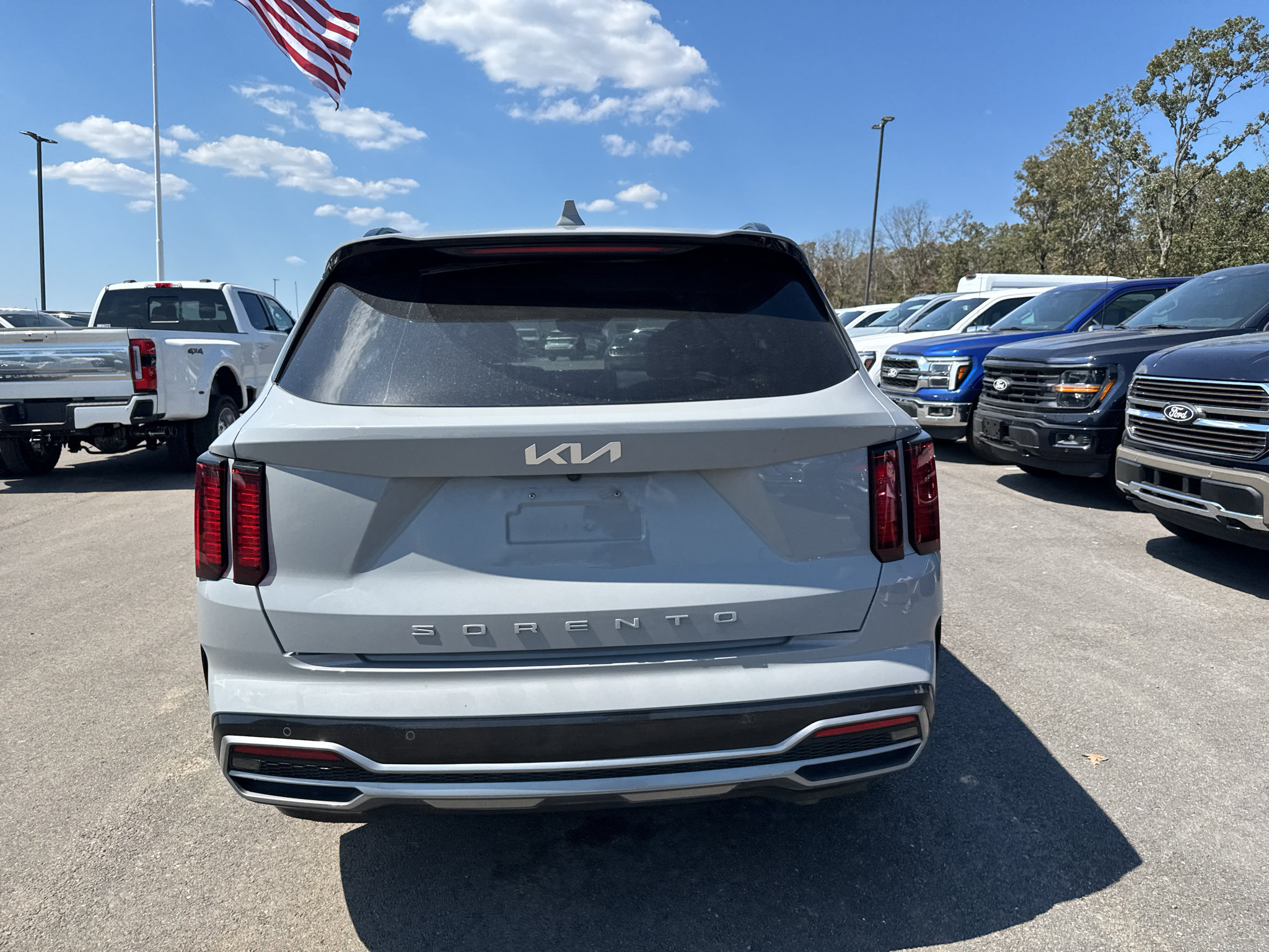 Used 2022 Kia Sorento EX w/ Panoramic Sunroof Package FWD image 6