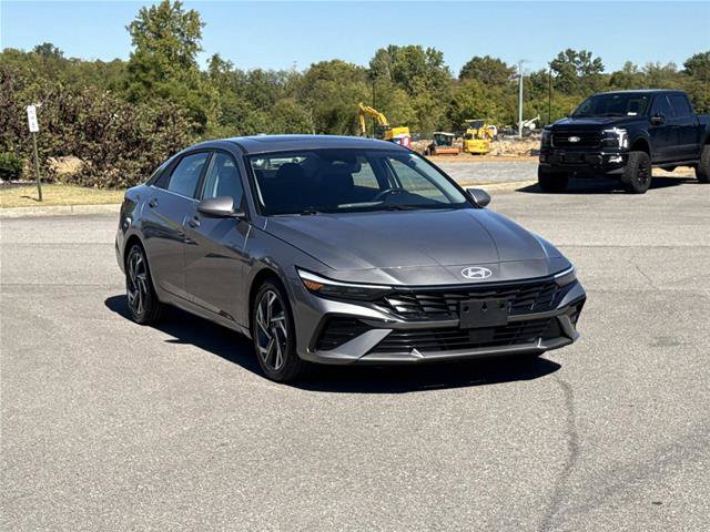 Used 2025 Hyundai Elantra SEL FWD image 3