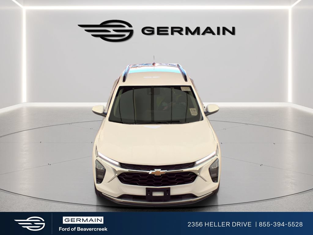 Used 2025 Chevrolet Trax LT w/ LT Convenience Package FWD image 3