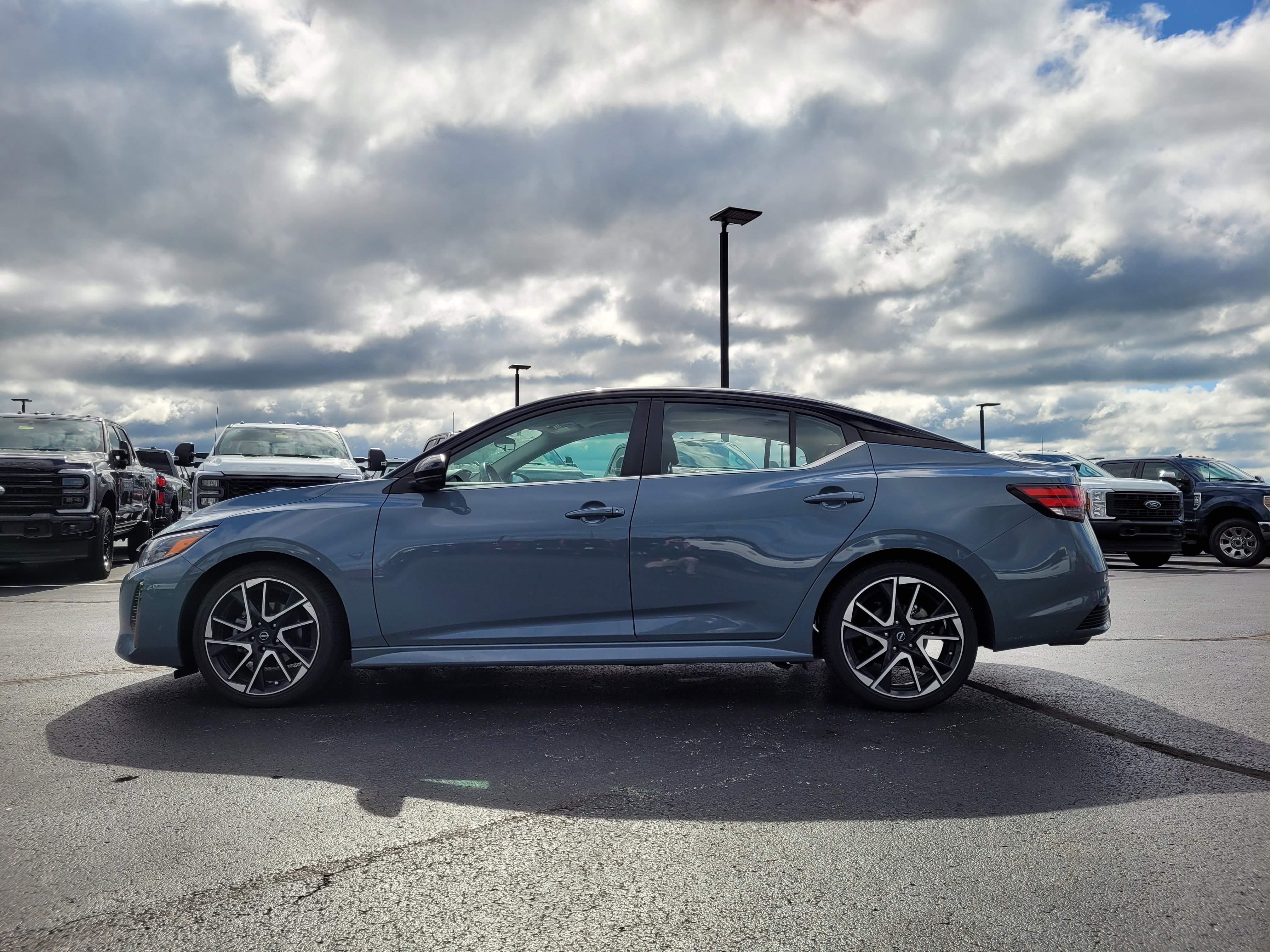 Used 2024 Nissan Sentra SR w/ SR Premium Package FWD image 7