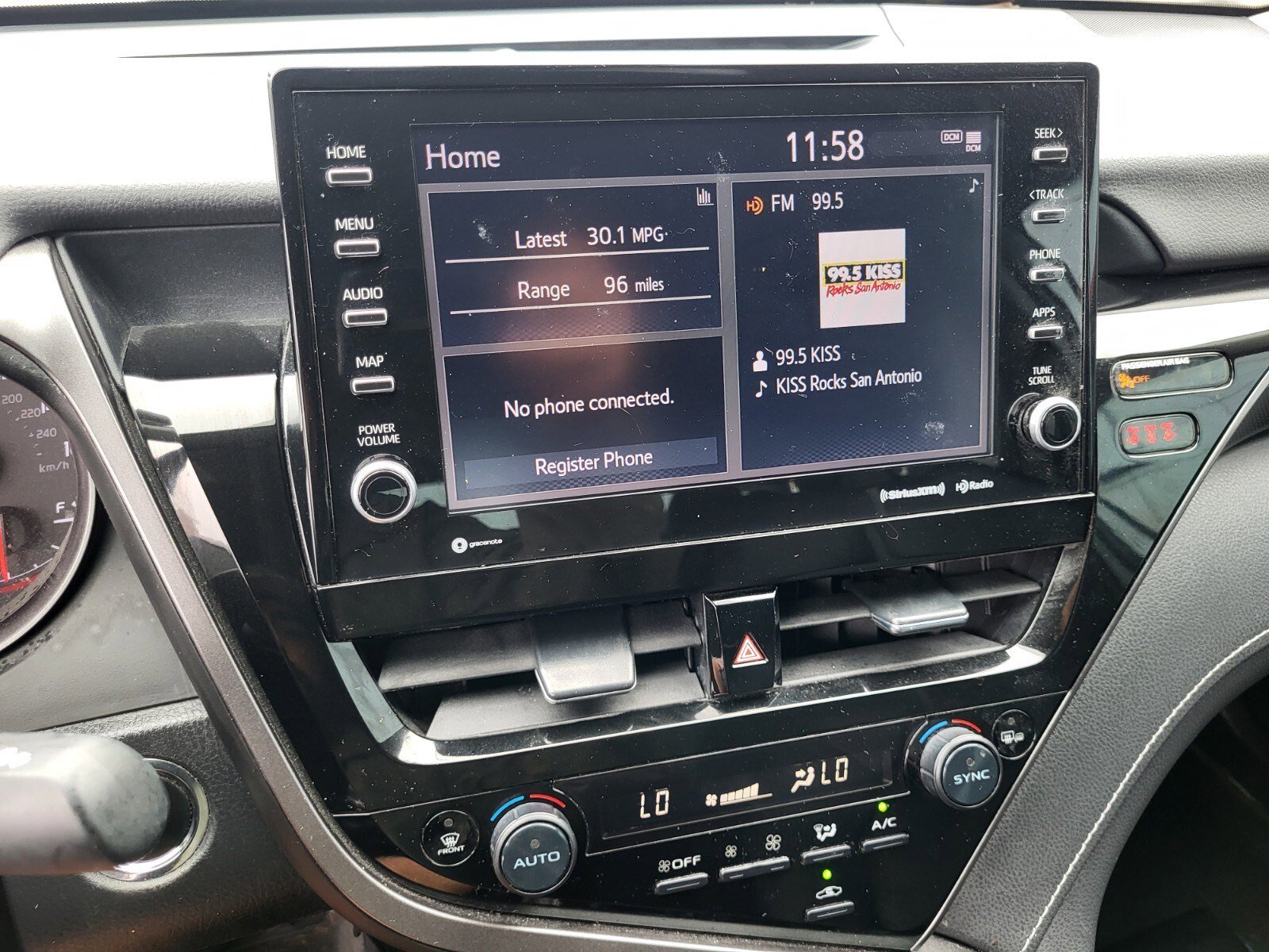 Used 2022 Toyota Camry XSE FWD image 18