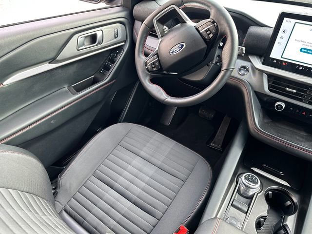Certified 2025 Ford Explorer ST-Line w/ ST-Line Street Pack image 22