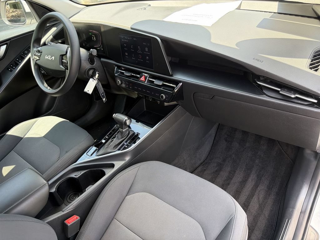 Used 2023 Kia Niro LX FWD image 26