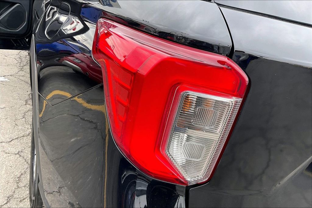 Certified 2024 Ford Explorer XLT w/ Equipment Group 202A image 28