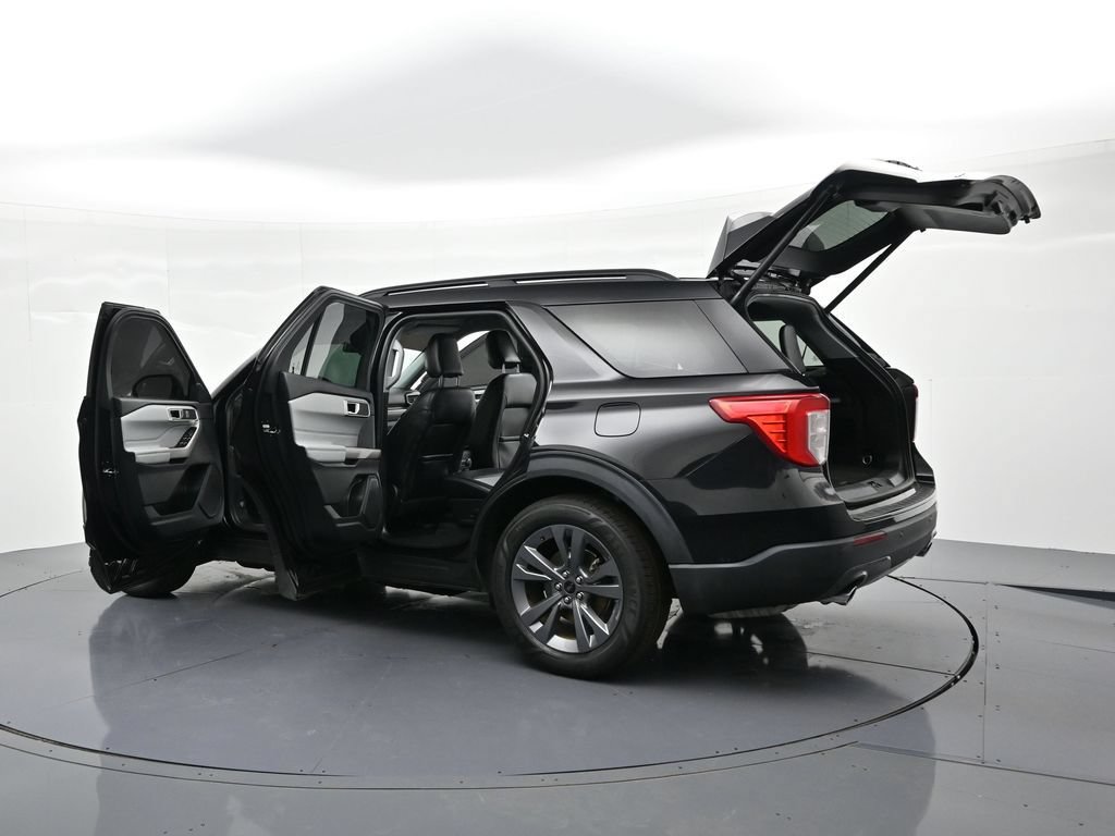 Certified 2022 Ford Explorer XLT w/ Equipment Group 202A RWD image 31