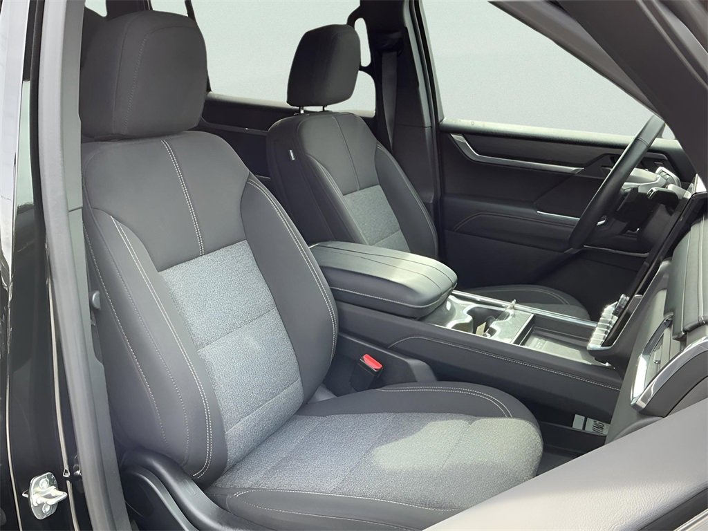 Used 2025 GMC Acadia Elevation image 17