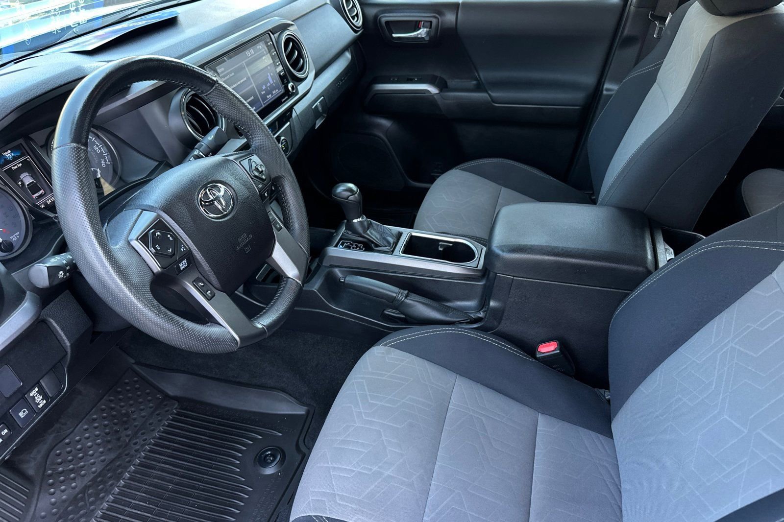 Used 2021 Toyota Tacoma TRD Sport w/ Technology Package RWD image 9