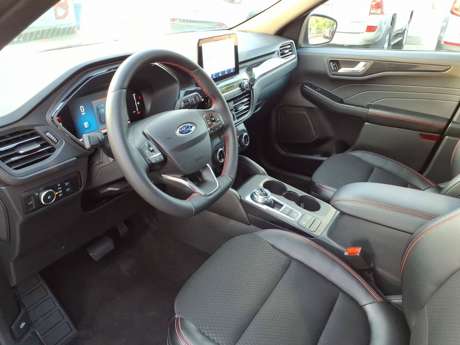 Certified 2025 Ford Escape ST-Line Select AWD/4WD image 9