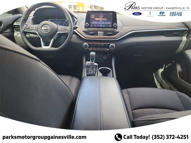 Used 2024 Nissan Altima 2.5 SV image 9