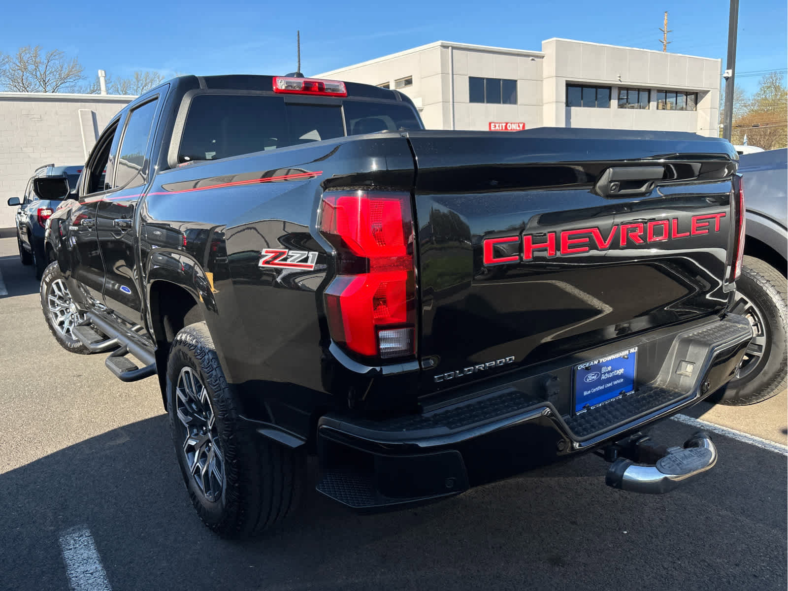 Used 2023 Chevrolet Colorado Z71 w/ Z71 Convenience Package 2 image 3