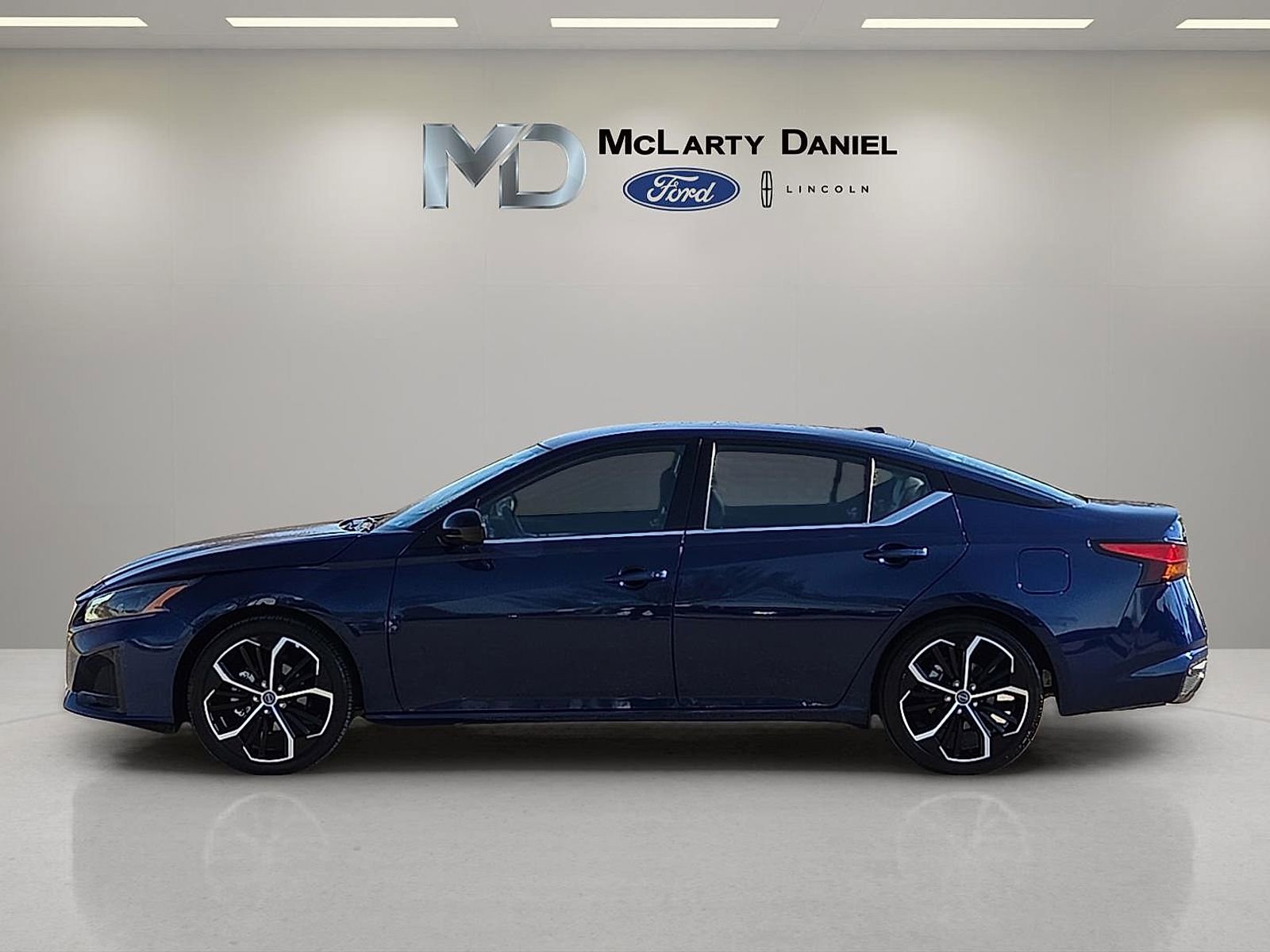 Used 2024 Nissan Altima 2.5 SR FWD image 3