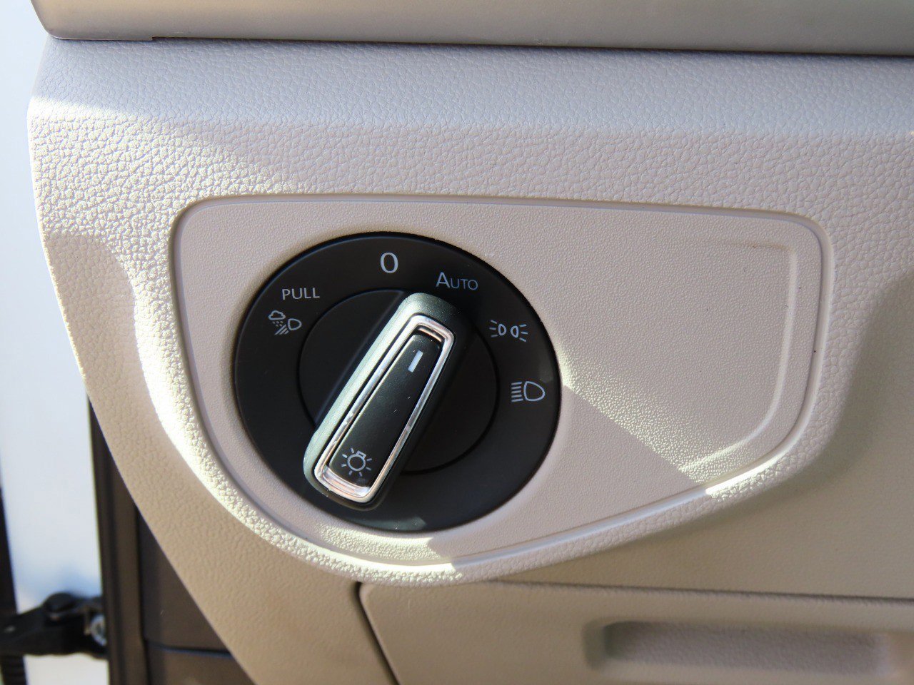 Used 2023 Volkswagen Atlas SE image 27