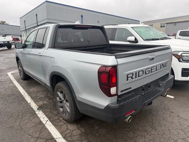 Used 2025 Honda Ridgeline Sport image 4
