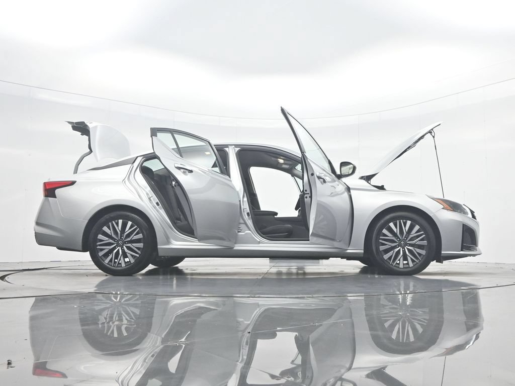 Used 2024 Nissan Altima 2.5 SV FWD image 50