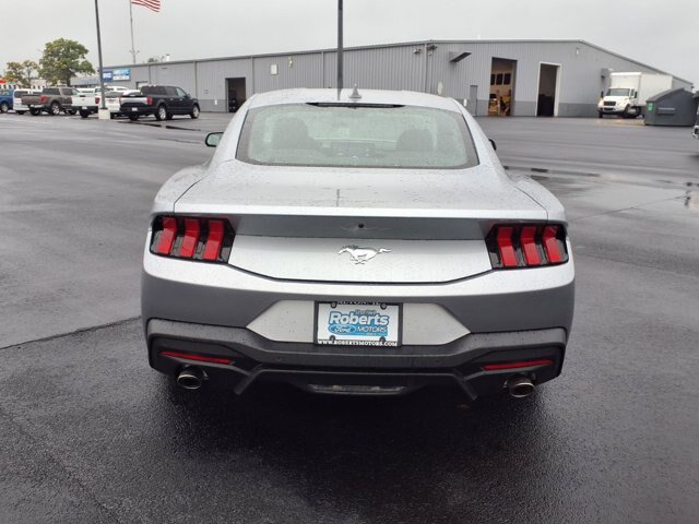 Certified 2025 Ford Mustang Coupe RWD image 4