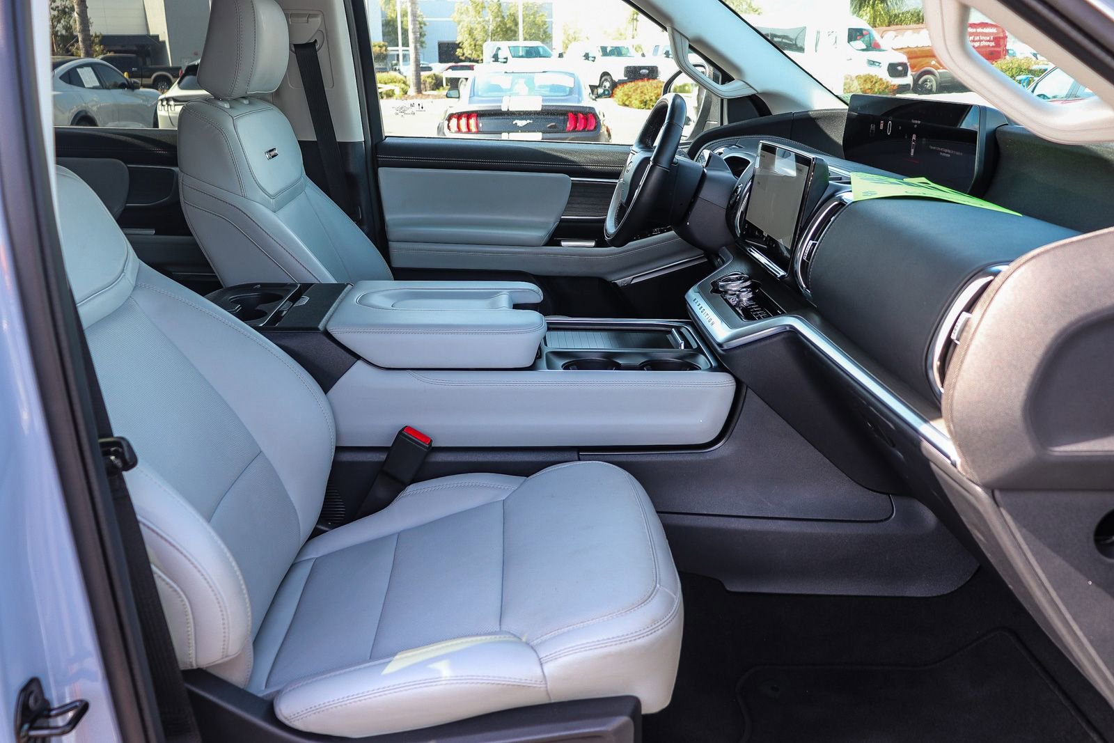 Certified 2025 Ford Expedition Max Platinum w/ Driver's Package AWD/4WD image 16