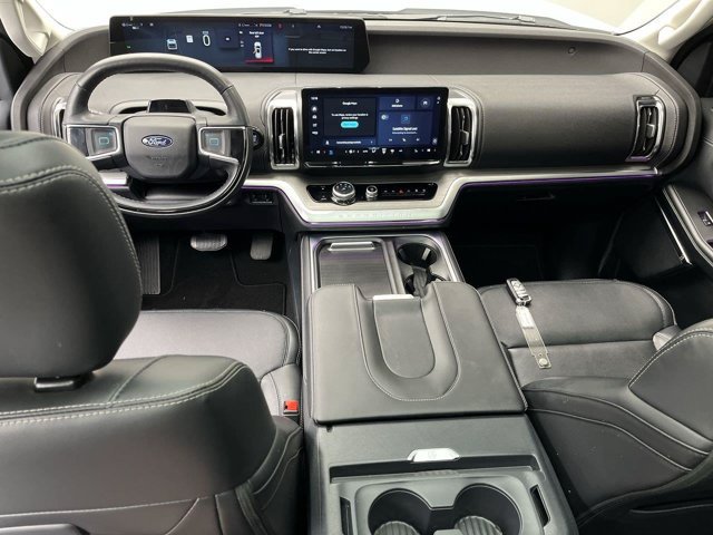 Certified 2025 Ford Expedition Platinum w/ Driver's Package AWD/4WD image 4