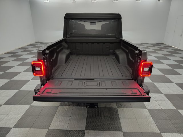 Used 2025 Jeep Gladiator Sport AWD/4WD image 18