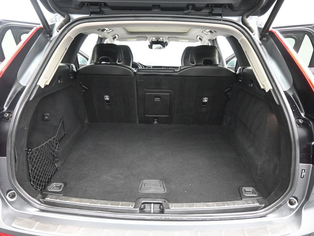 Used 2020 Volvo XC60 T5 Momentum w/ Protection Package Premier image 55