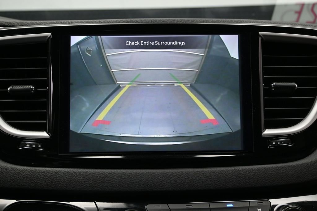 Used 2023 Chrysler Pacifica Touring-L FWD image 41