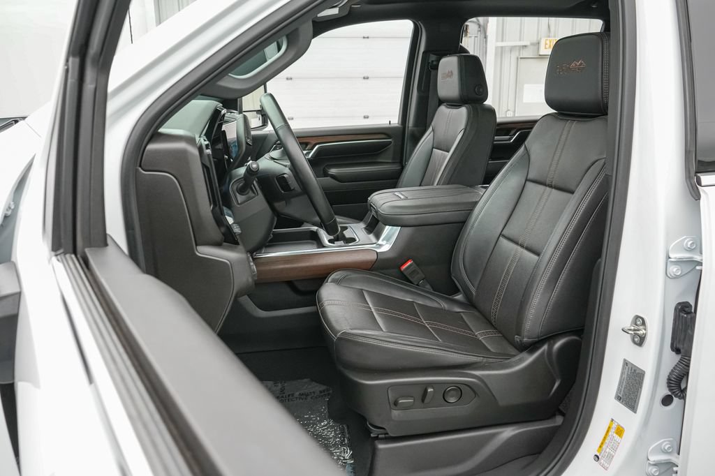 Used 2024 Chevrolet Silverado 2500 High Country w/ Technology Package AWD/4WD image 13