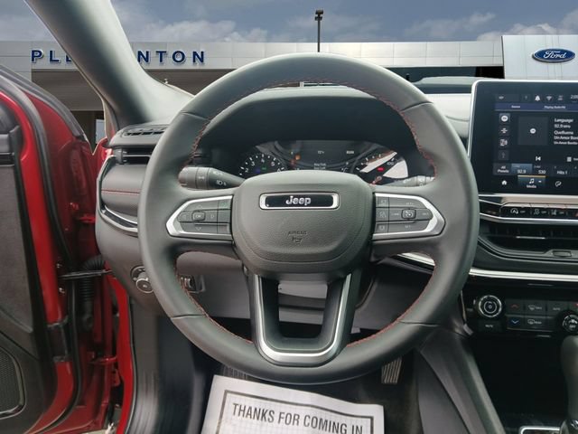 Used 2025 Jeep Compass Trailhawk AWD/4WD image 12