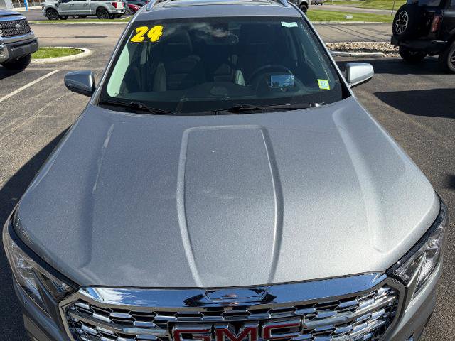 Used 2024 GMC Terrain Denali w/ Denali Premium Package AWD/4WD image 5