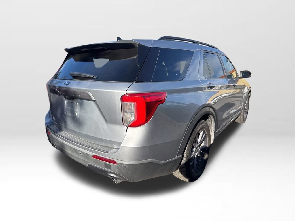 Certified 2022 Ford Explorer XLT w/ Equipment Group 202A image 3