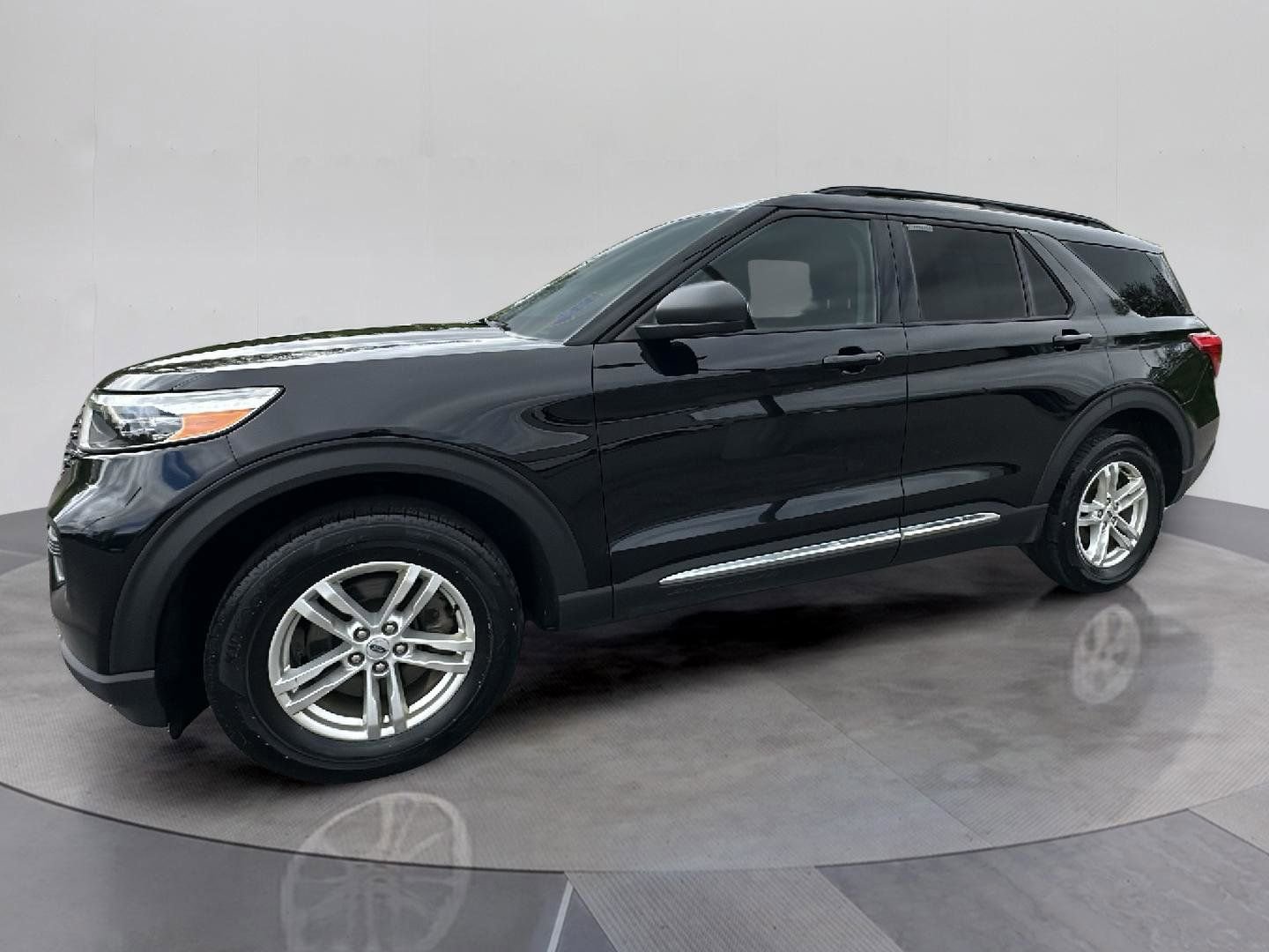Certified 2022 Ford Explorer XLT image 1