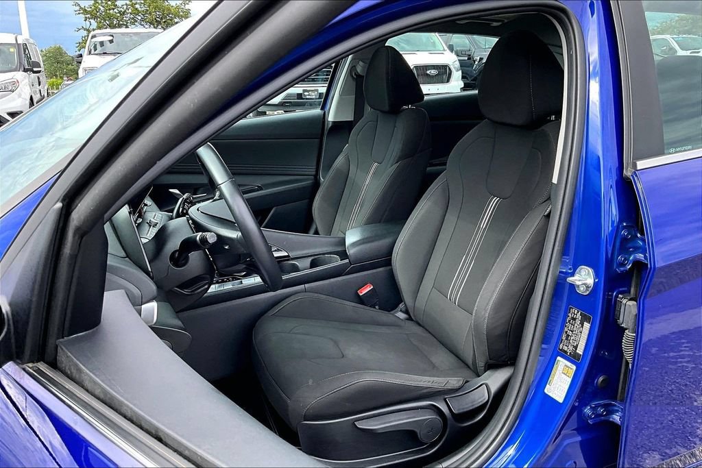 Used 2025 Hyundai Elantra SEL FWD image 24