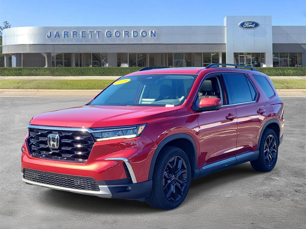 Used 2025 Honda Pilot Touring image 2