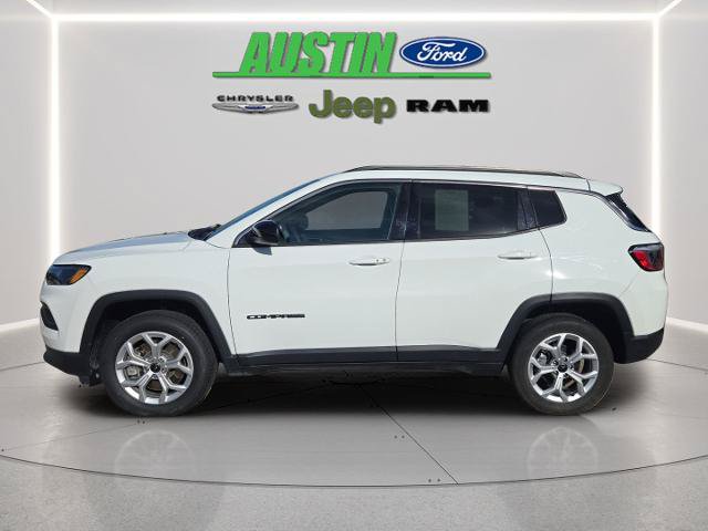 Used 2025 Jeep Compass Latitude w/ Sun & Sound Group AWD/4WD image 8