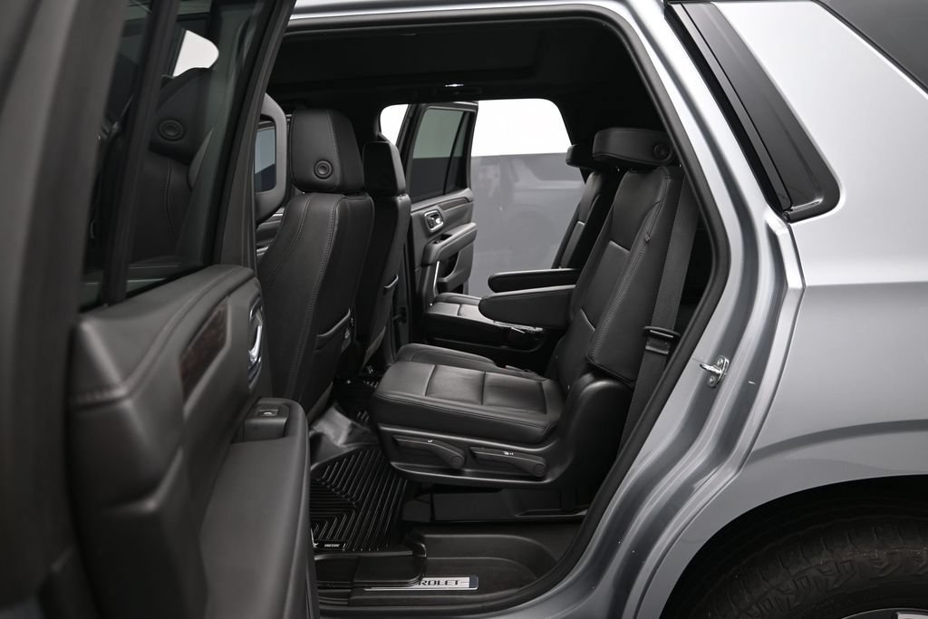 Used 2024 Chevrolet Tahoe Z71 w/ Luxury Package AWD/4WD image 15