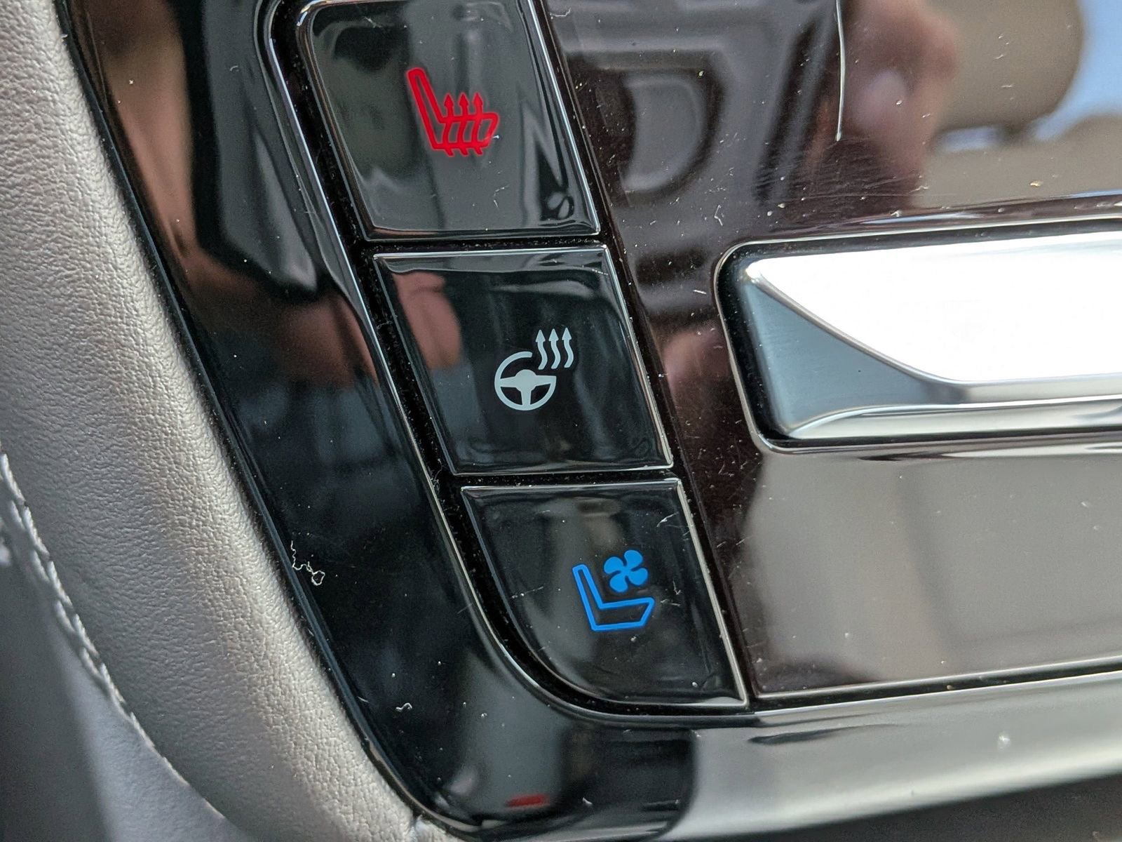 Certified 2023 Ford Explorer Platinum w/ Technology Package image 27